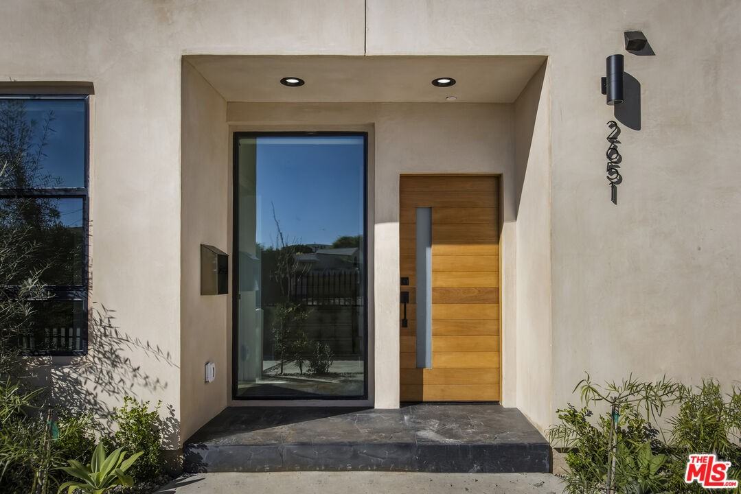 2651 1/2 Vineyard Ave #2651 - Photo 6 of 17