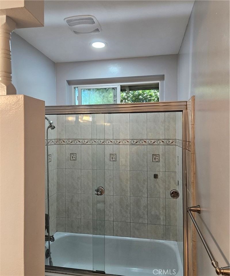 402 E Cypress Ave #402 - Photo 2 of 15