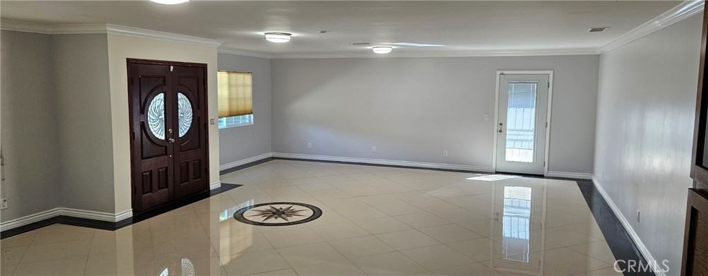 402 E Cypress Ave #402 - Photo 4 of 15