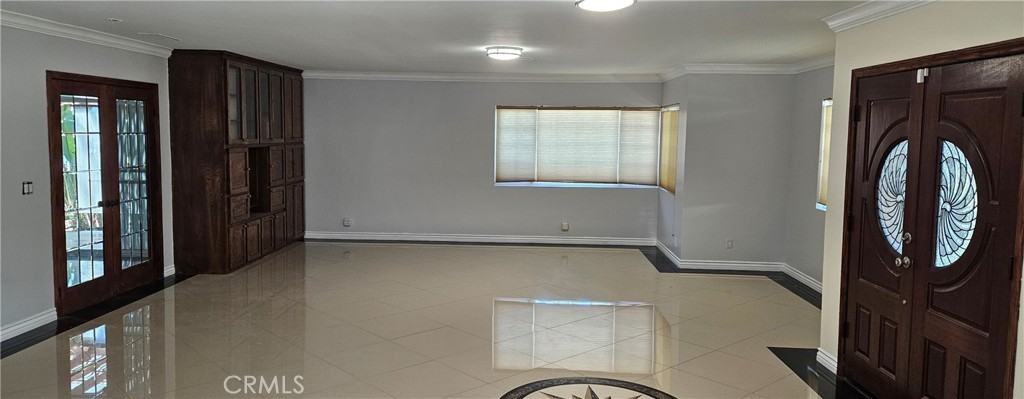 402 E Cypress Ave #402 - Photo 5 of 15