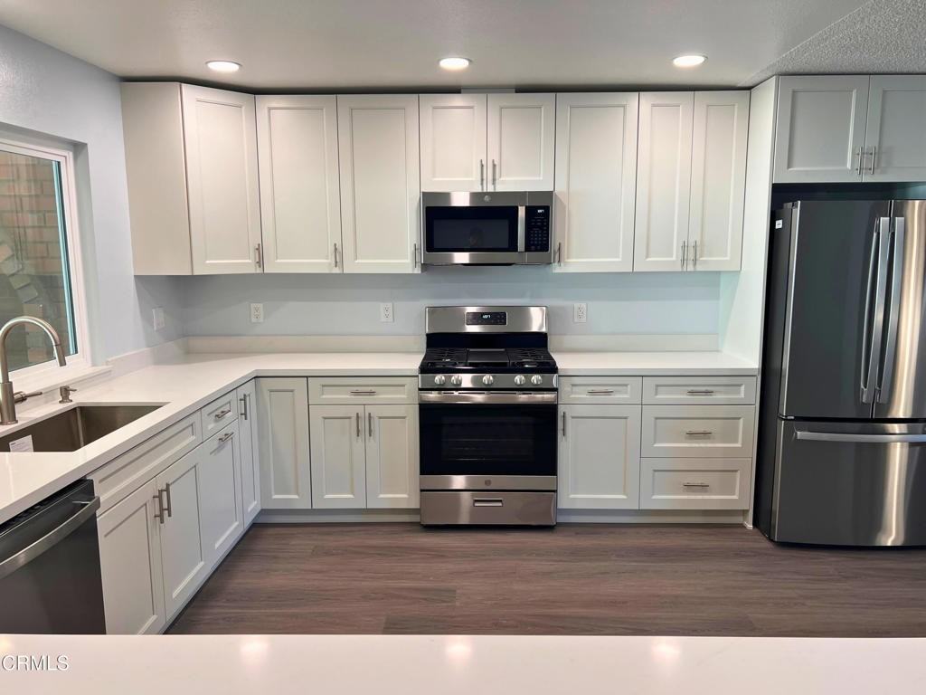 10945 Kings Rd #10945 - Photo 2 of 19