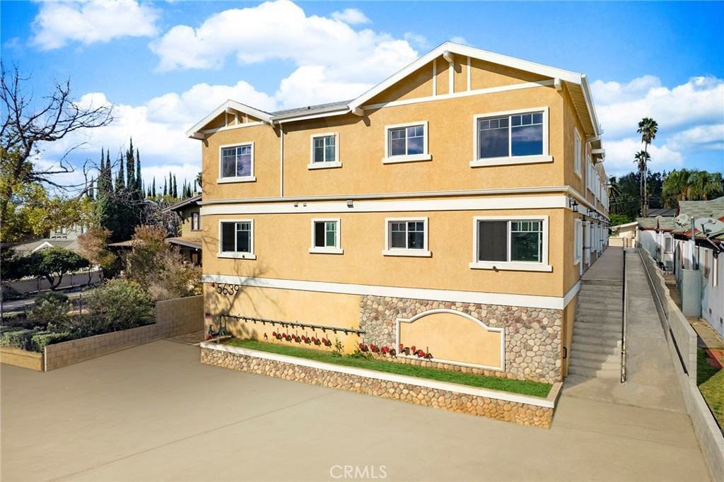 5639 Huntington Dr N #5639-1 - Photo 2 of 25