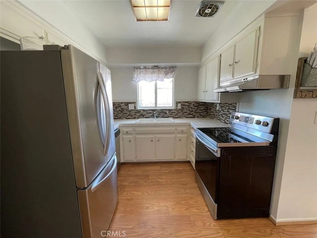 43353 Acacia Ave #43353 - Photo 3 of 7