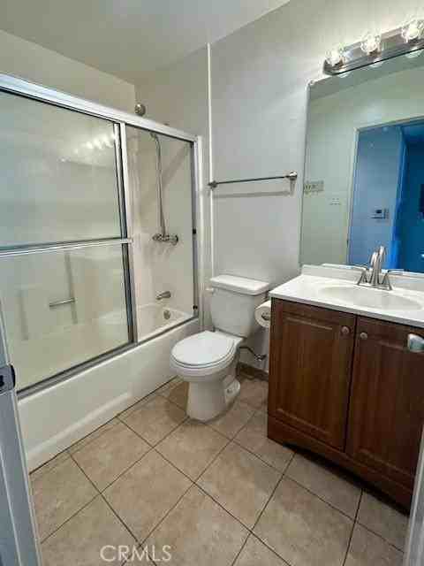 5821 Sylmar Ave #5821-2 - Photo 2 of 25