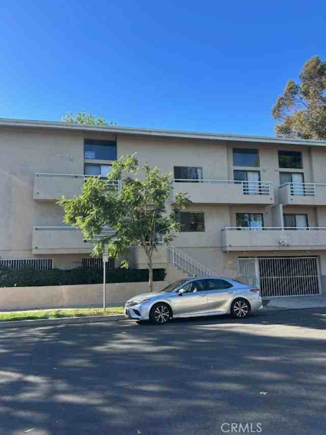 5821 Sylmar Ave #5821-2 - Photo 6 of 25