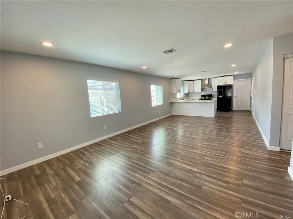 248 W Grand Ave #248 - Photo 2 of 8