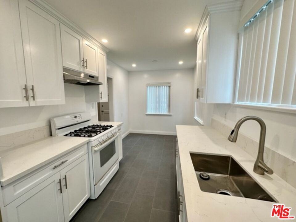 6654 Aldea Ave #6654 - Photo 5 of 19