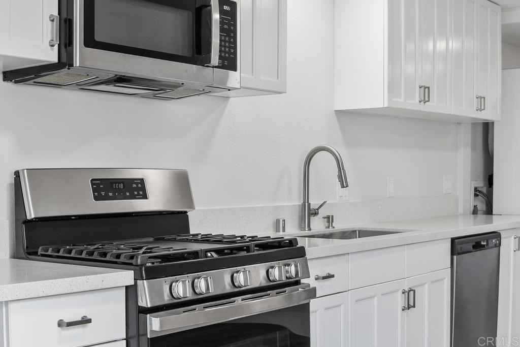 1136 Montura Rd - Photo 7 of 17