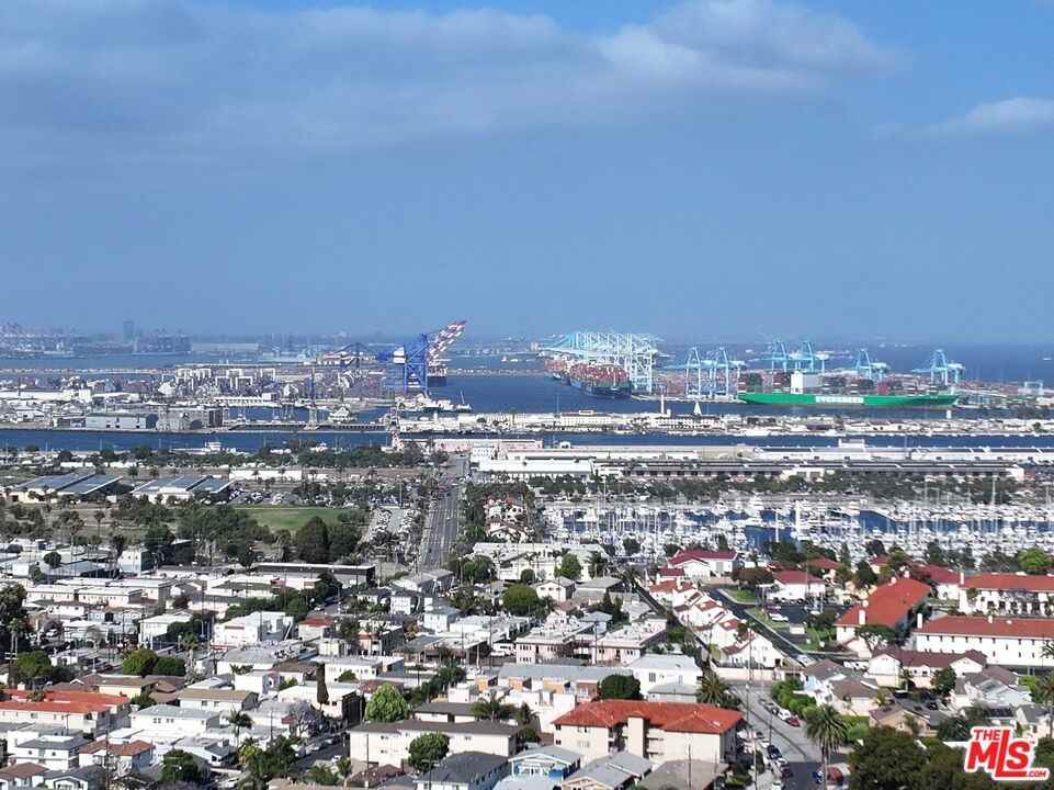 776 1/2 W 25th St #776 - Photo 5 of 13