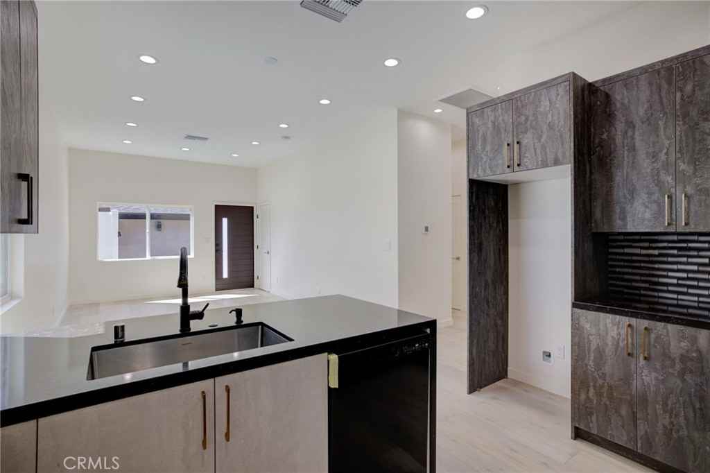 10922 Garden Grove Ave #10922