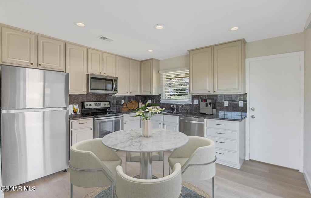 166 Knollwood Dr #166 - Photo 6 of 17