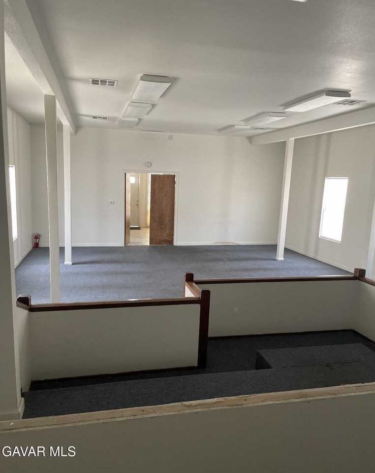 18512 Avenue Q E Palmdale Ca East #18512 - Photo 3 of 4