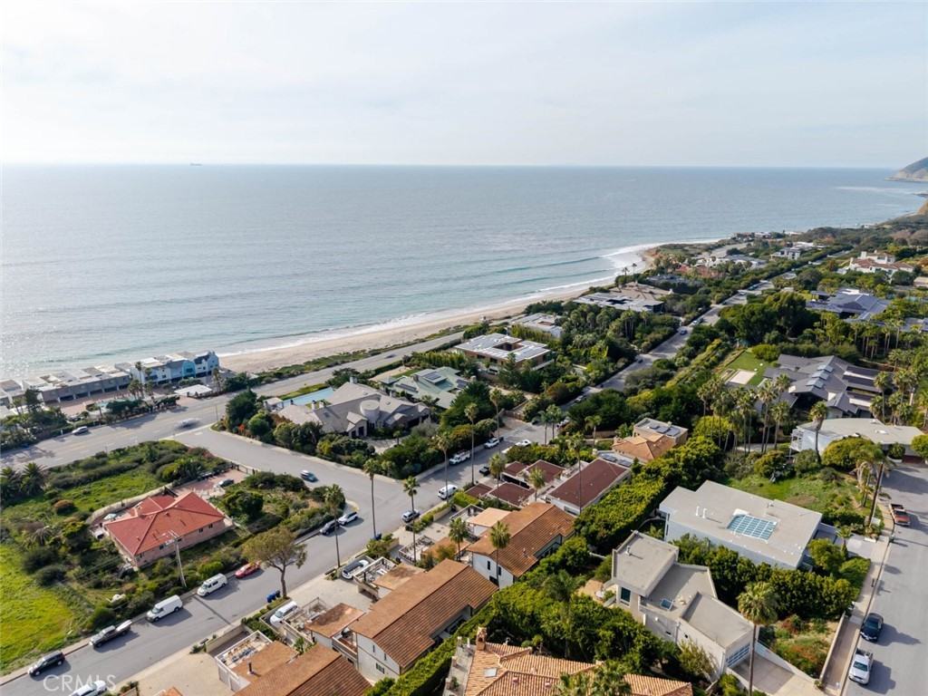 11813 Ellice St #11813 - Photo 5 of 31