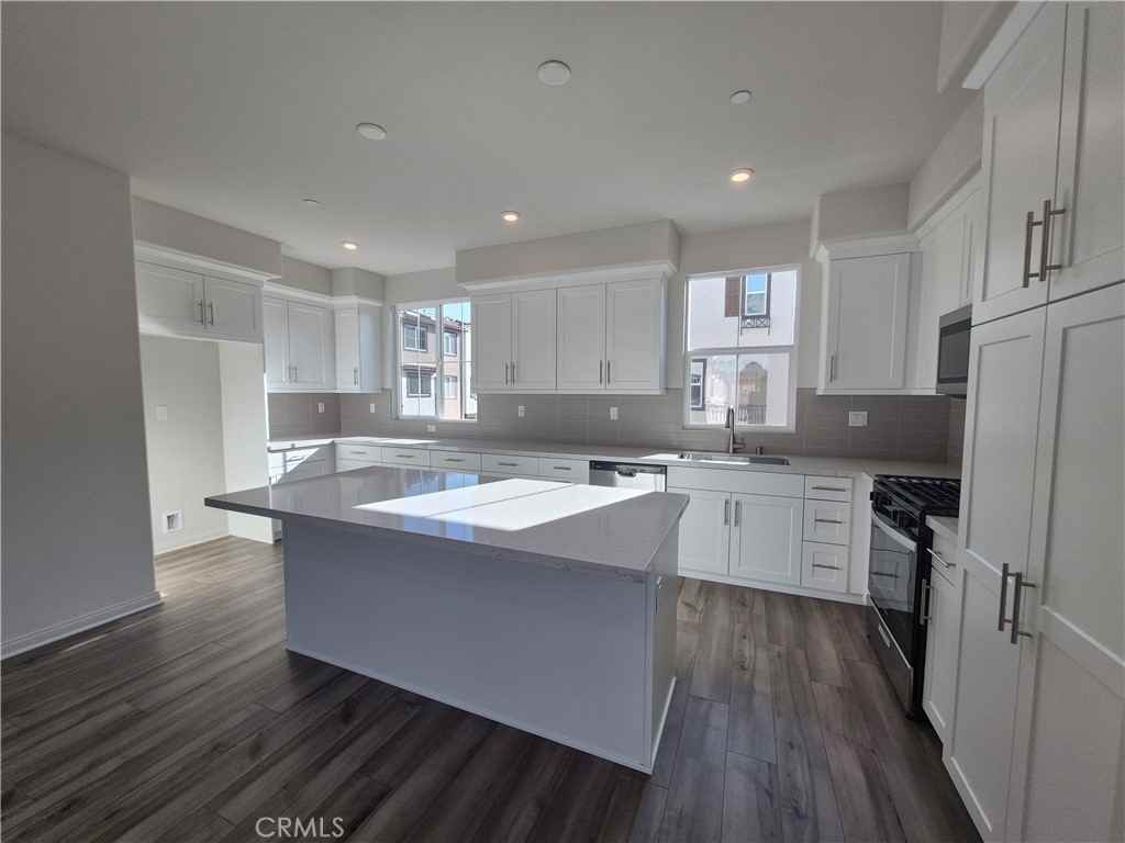 2137 Cumberland #2137 - Photo 2 of 24