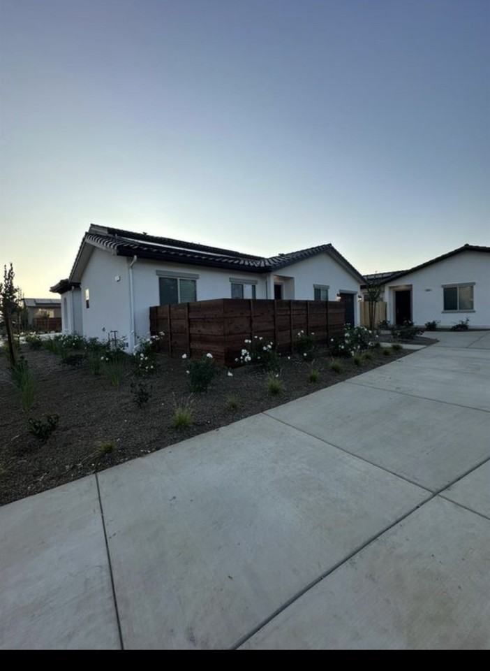 6004 E Sussex Way #NA - Photo 2 of 7