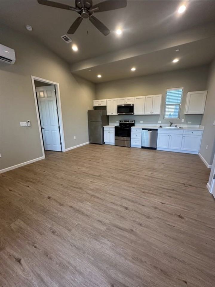 6004 E Sussex Way #NA - Photo 5 of 7