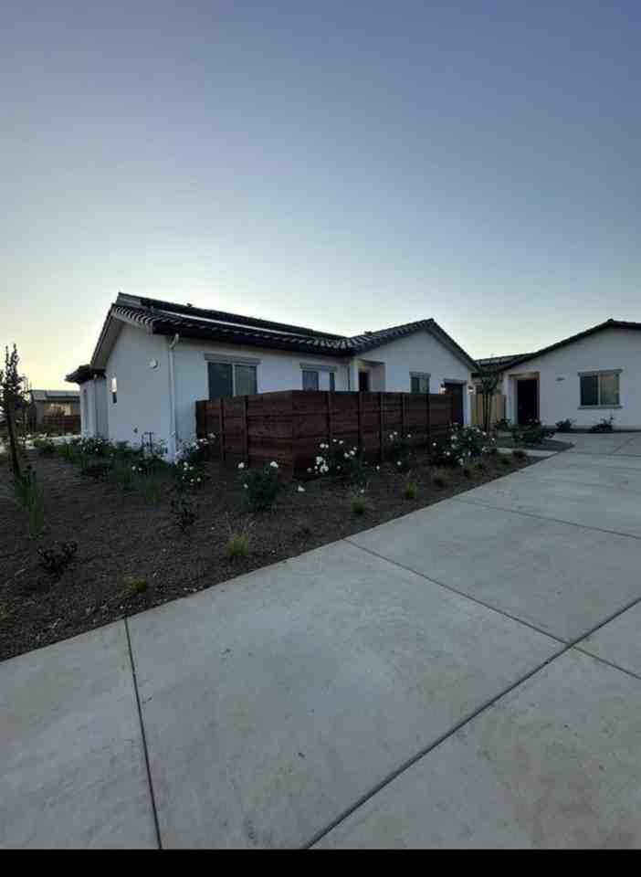 6002 E Sussex Way #NA - Photo 2 of 7