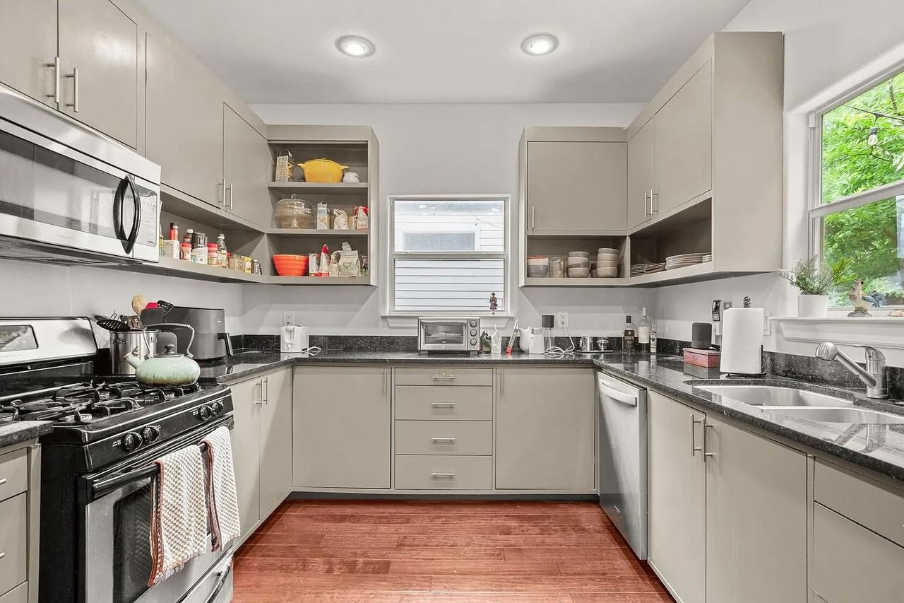 2111 E 8th St #NA - Photo 6 of 17