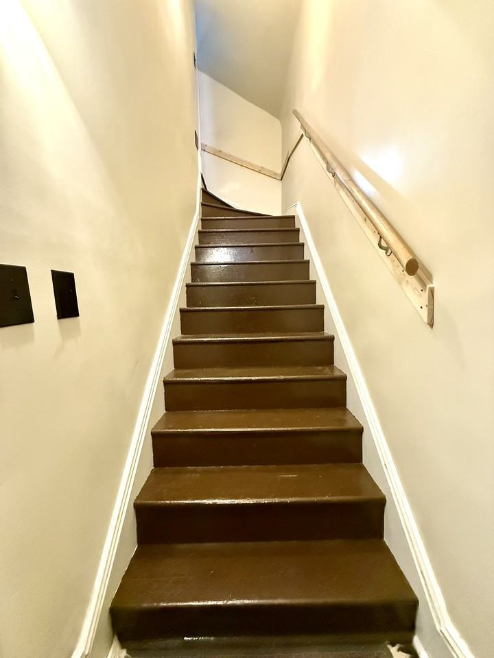 2040 Whitman Ave - Photo 2 of 26