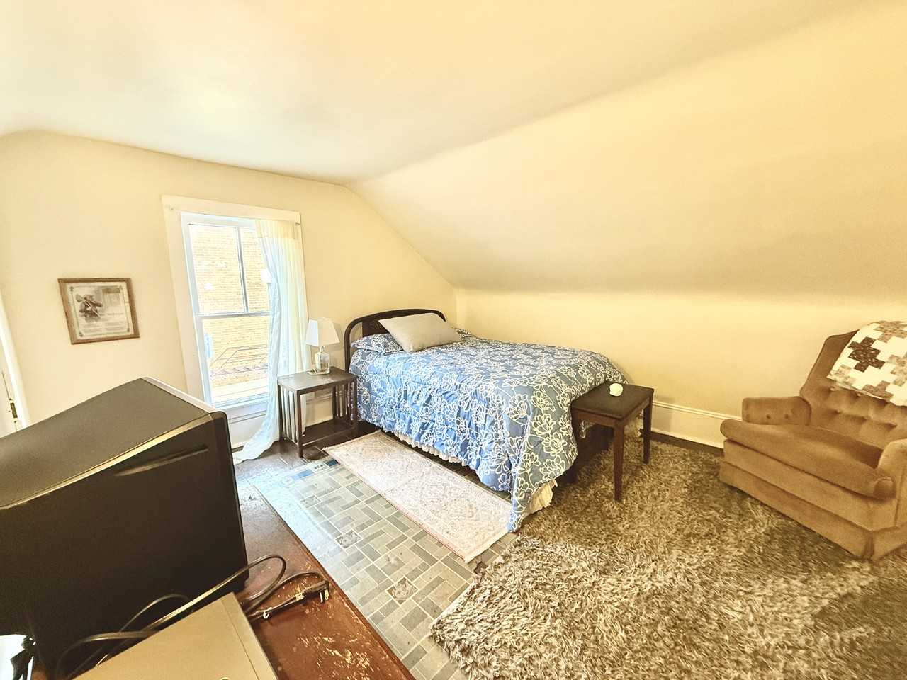 2040 Whitman Ave - Photo 3 of 26