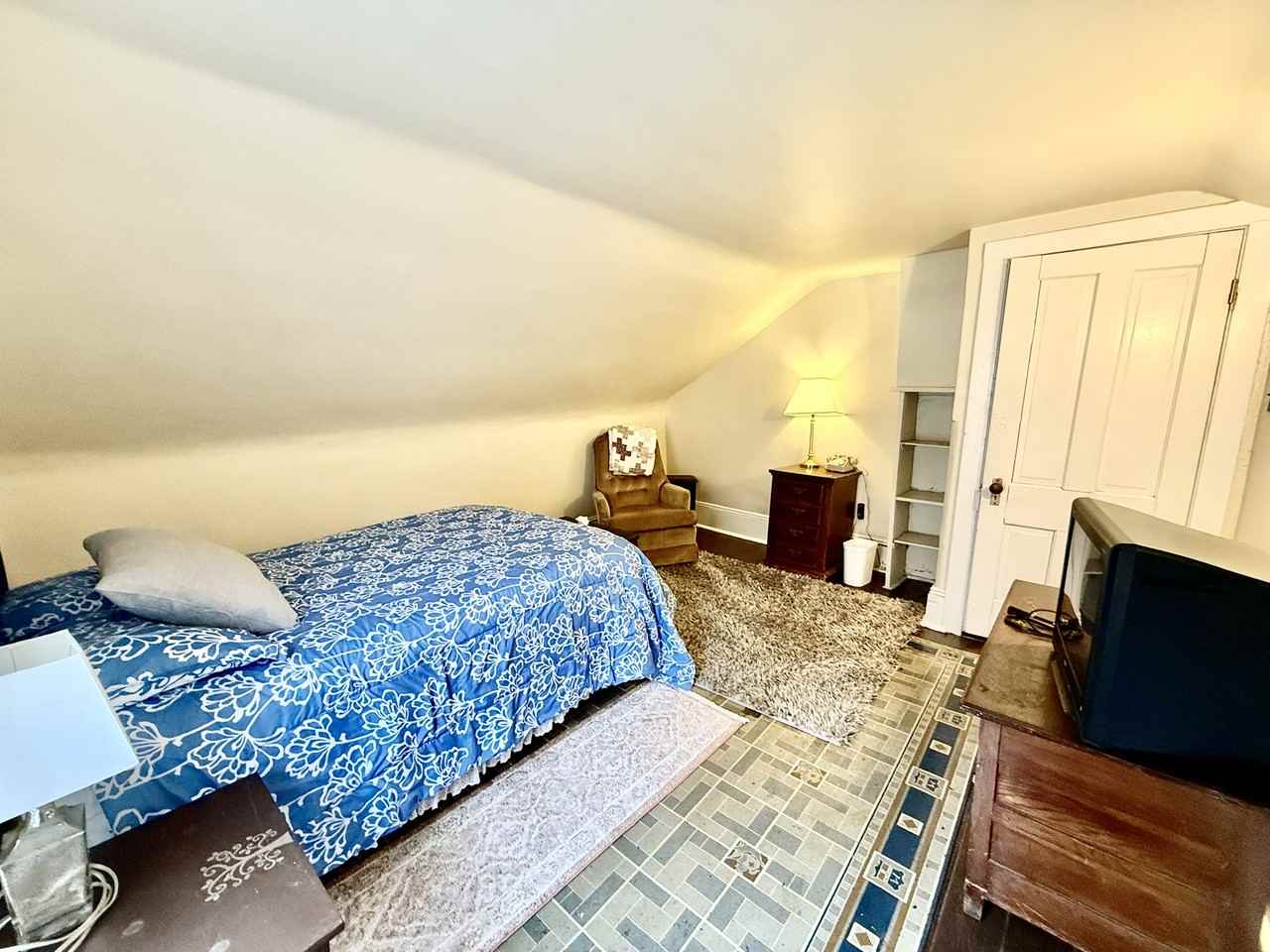 2040 Whitman Ave - Photo 4 of 26