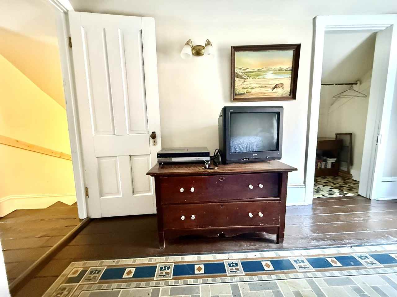 2040 Whitman Ave - Photo 5 of 26