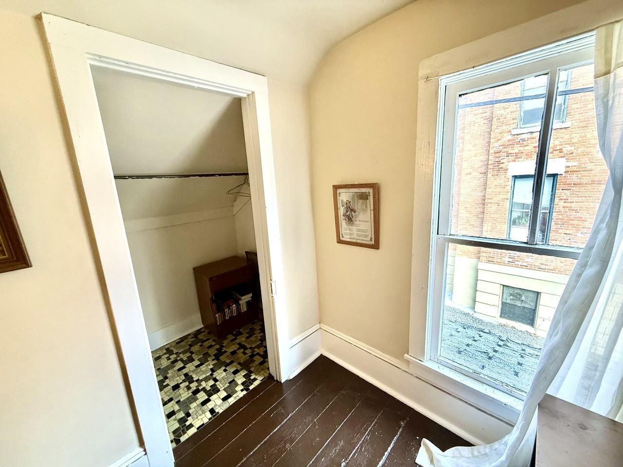 2040 Whitman Ave - Photo 6 of 26