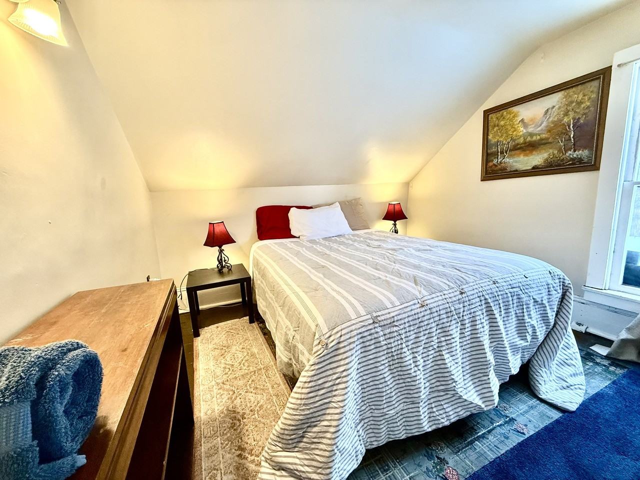 2040 Whitman Ave - Photo 7 of 26