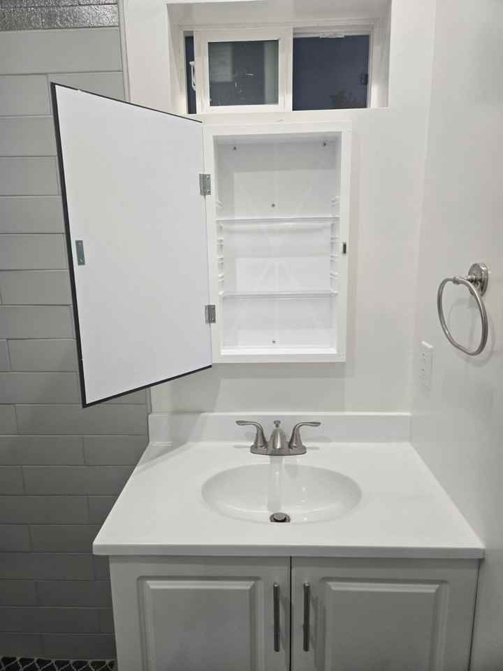 18557 Victory Blvd #NA - Photo 2 of 7