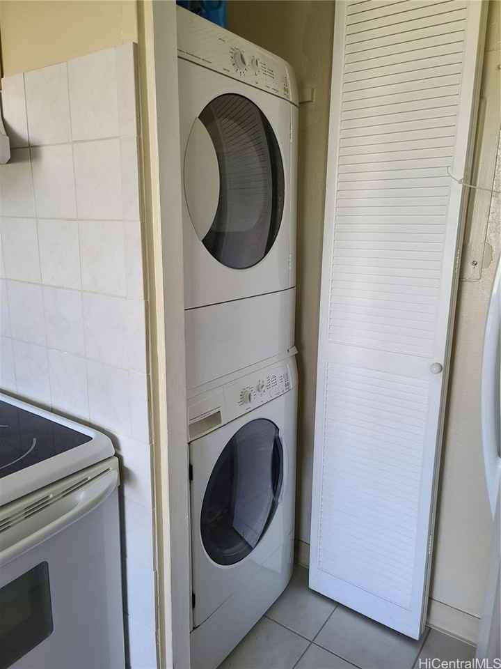 320 Liliʻuokalani Avenue - Photo 2 of 26