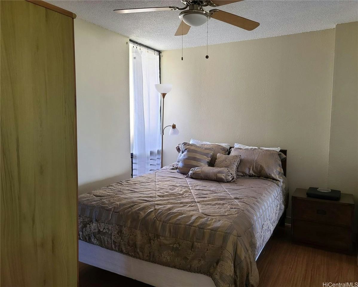 320 Liliʻuokalani Avenue - Photo 5 of 26