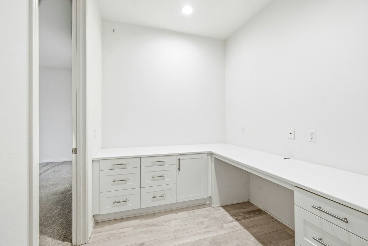 4722 East Washington Avenue - Photo 4 of 37