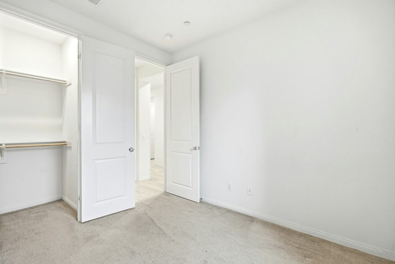 4722 East Washington Avenue - Photo 7 of 37