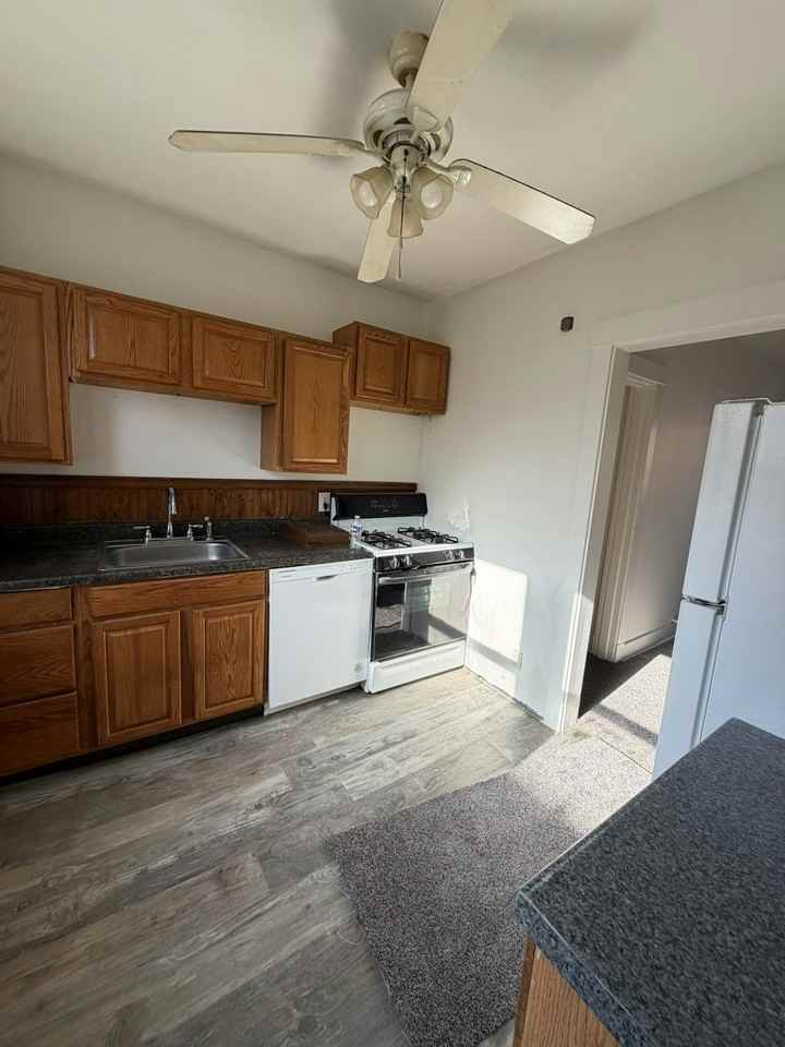 3825-3827 Brighton Road, Unit 3825 - Photo 3 of 8