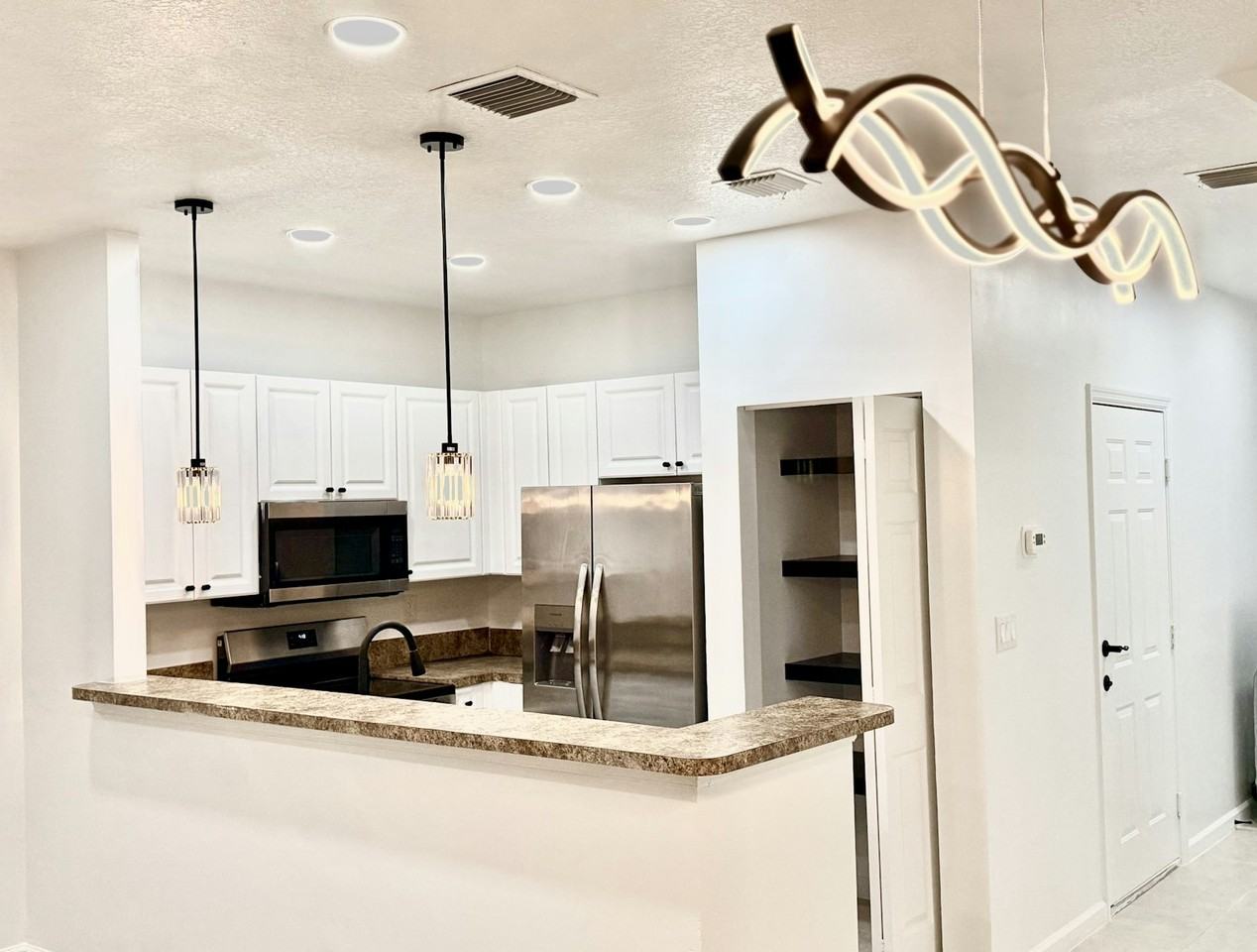 3102 Coral Ridge Dr, Unit 3102 - Photo 4 of 25