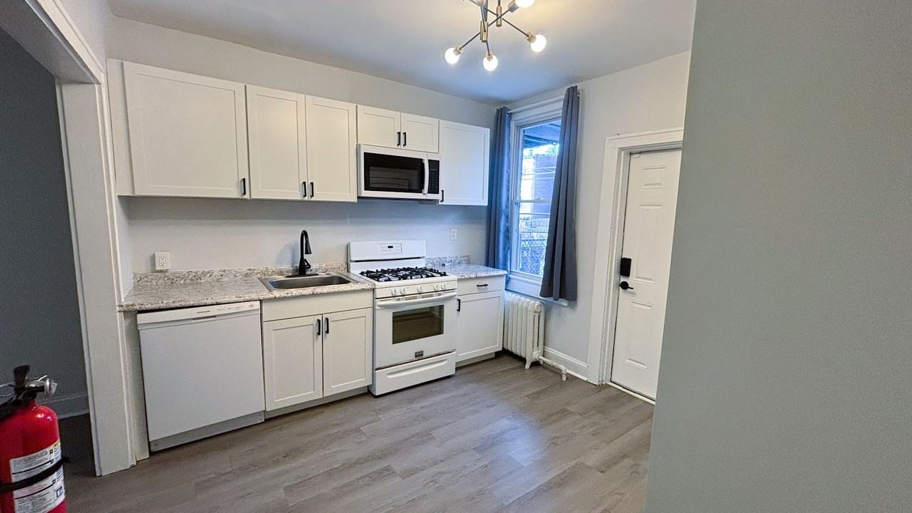 2712 Beryl Avenue - Photo 3 of 26