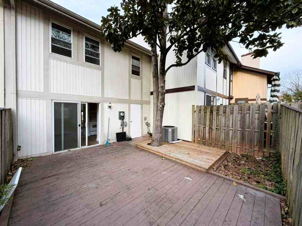 5421 Crossrail Drive - Photo 2 of 20