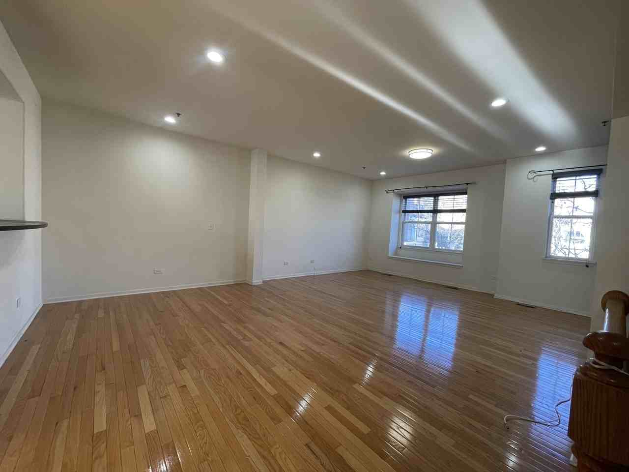 4702 N Lamon Ave #1 - Photo 5 of 23