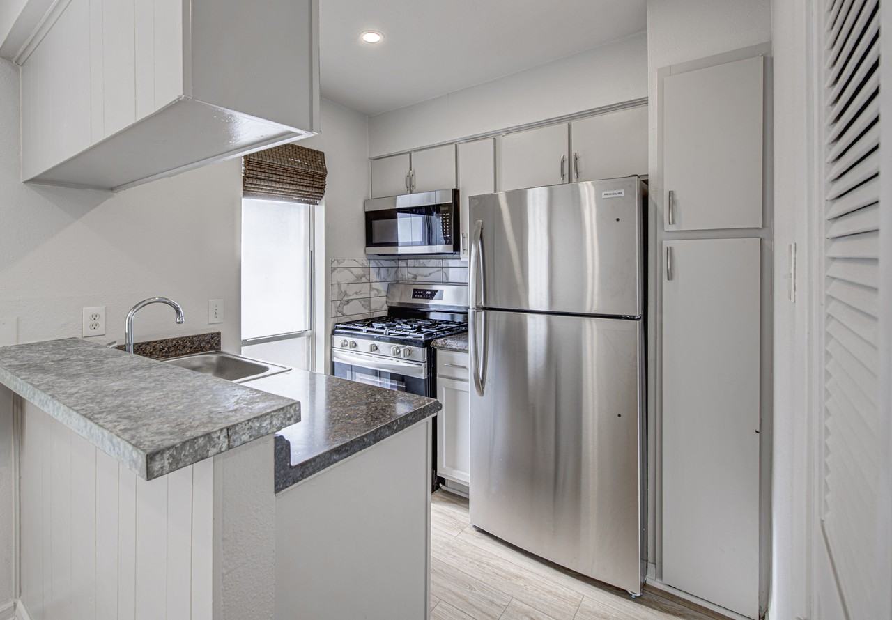 7000 Guadalupe Street - Photo 3 of 15