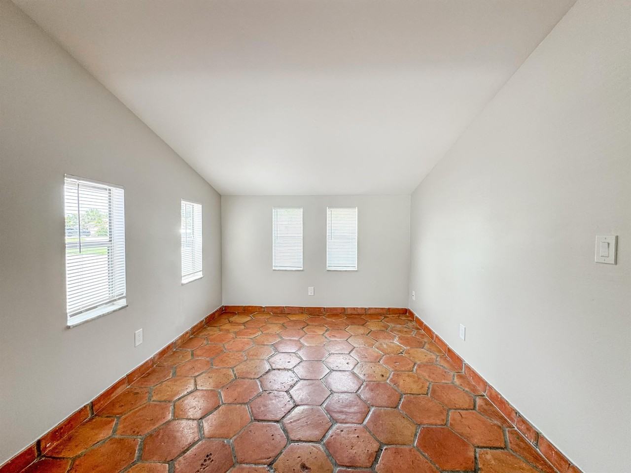 2735 Richard Road - Photo 4 of 15