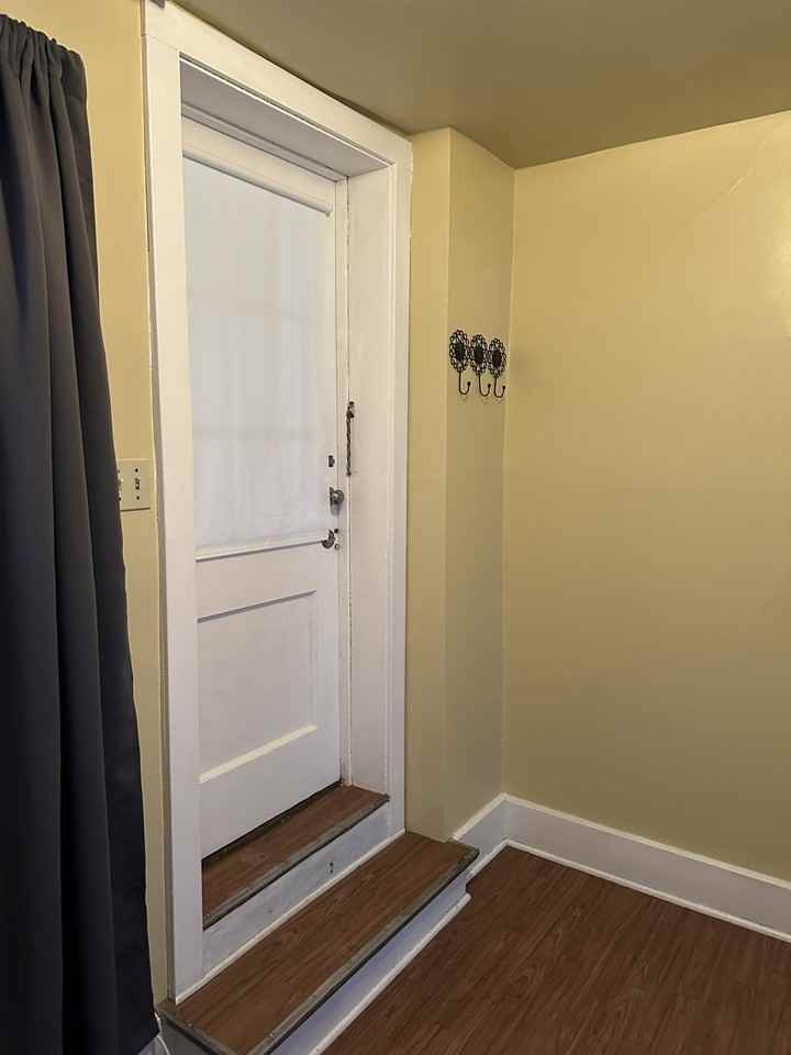 315 1/2 N Van Buren Ave - Photo 3 of 14