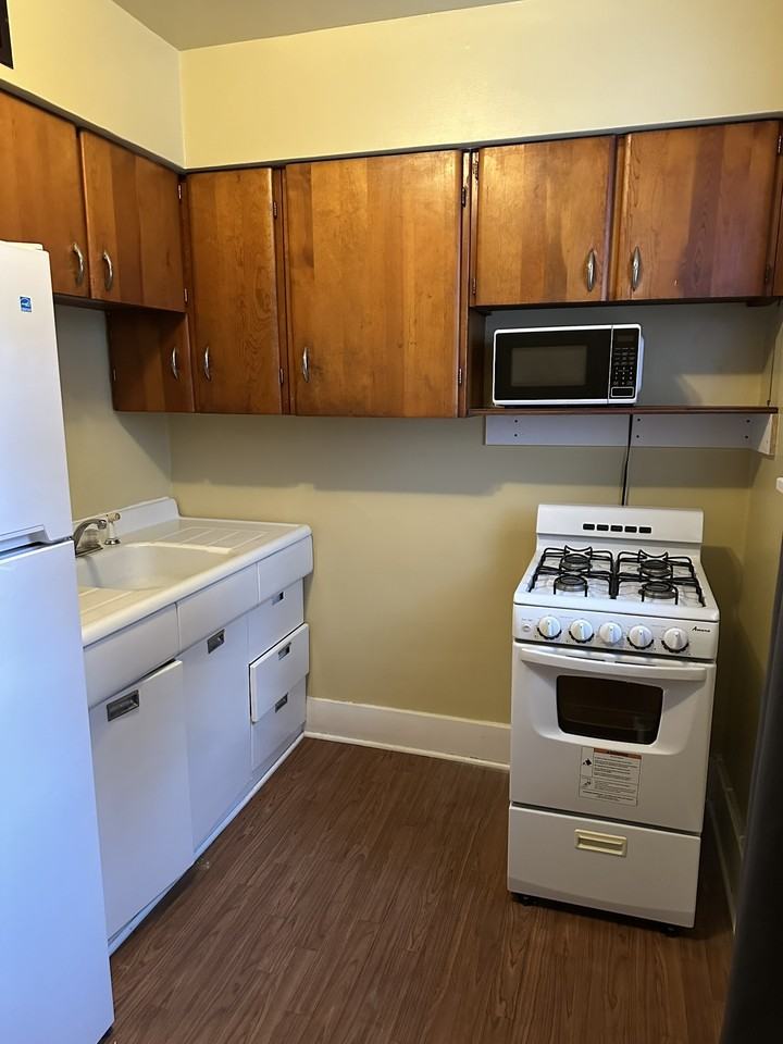 315 1/2 N Van Buren Ave - Photo 5 of 14