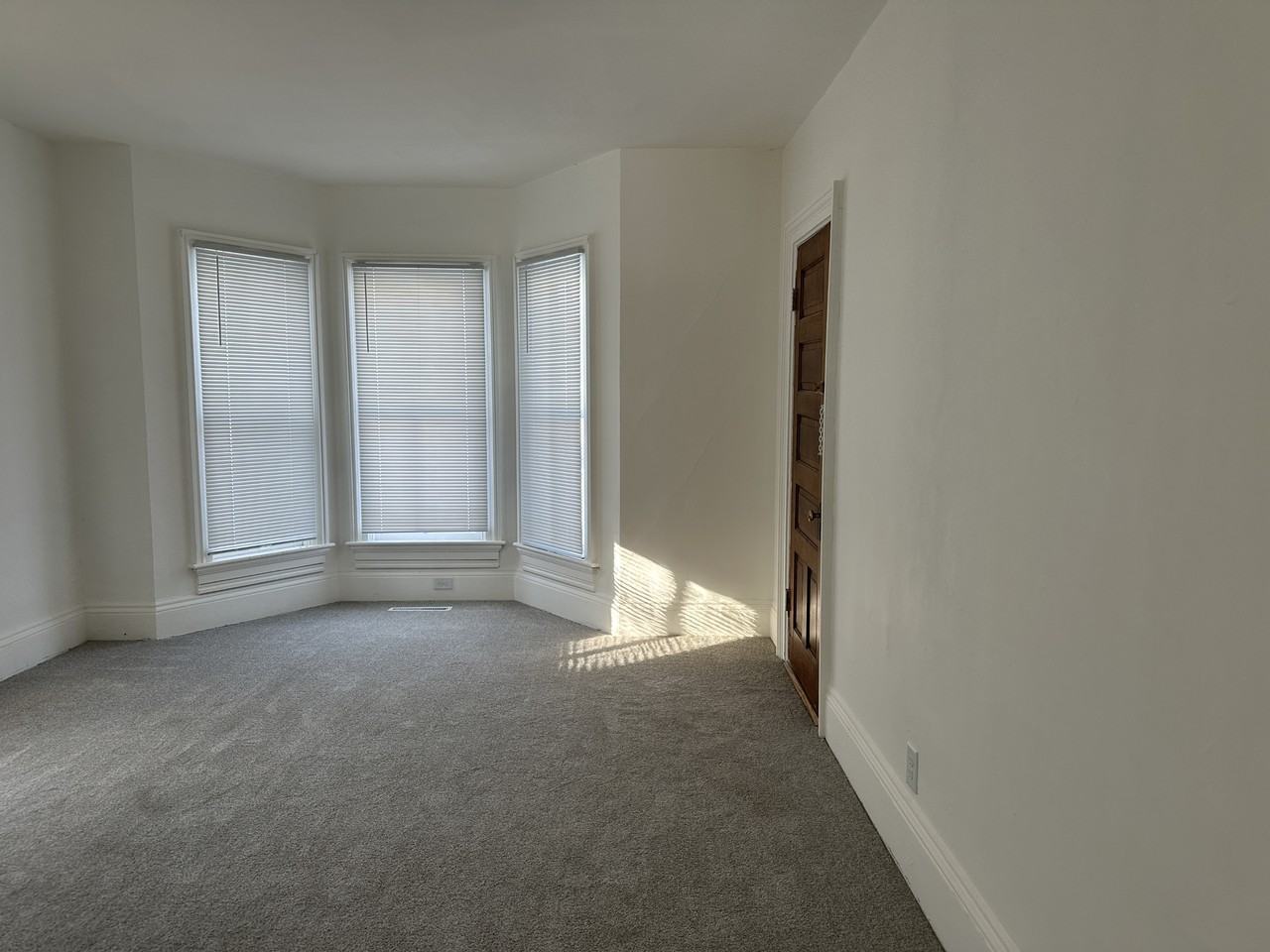 407 S Beaver Ave - Photo 2 of 26