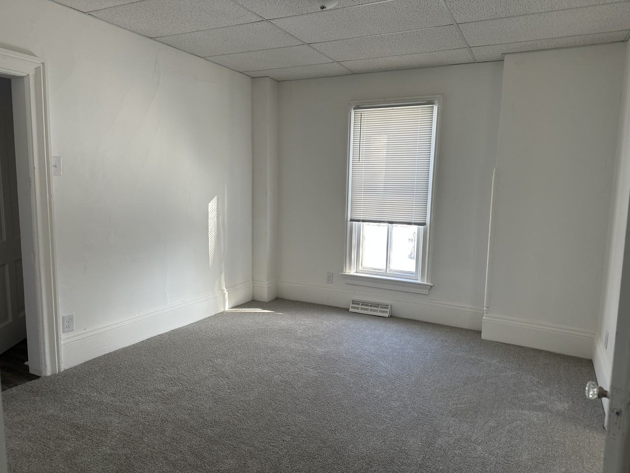 407 S Beaver Ave - Photo 7 of 26