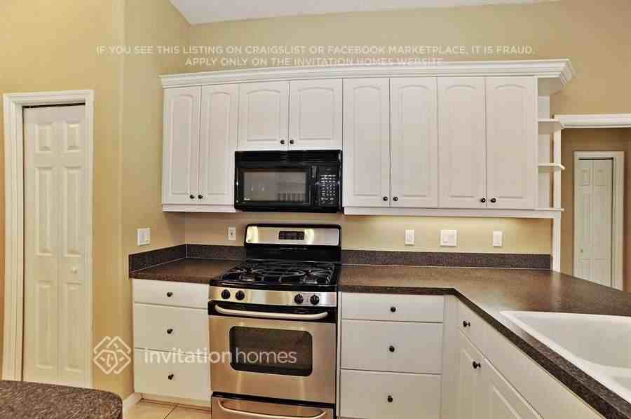 1843 Winsloe Dr - Photo 3 of 9