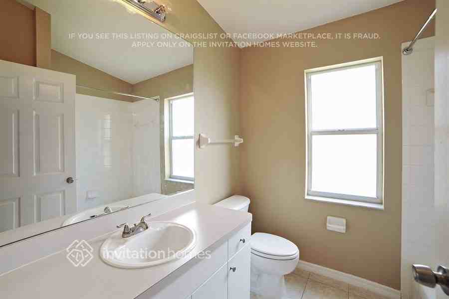 1843 Winsloe Dr - Photo 4 of 9