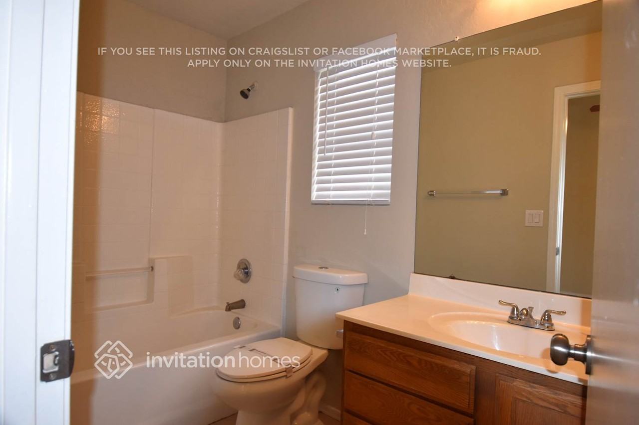 907 E Morelos St - Photo 6 of 10