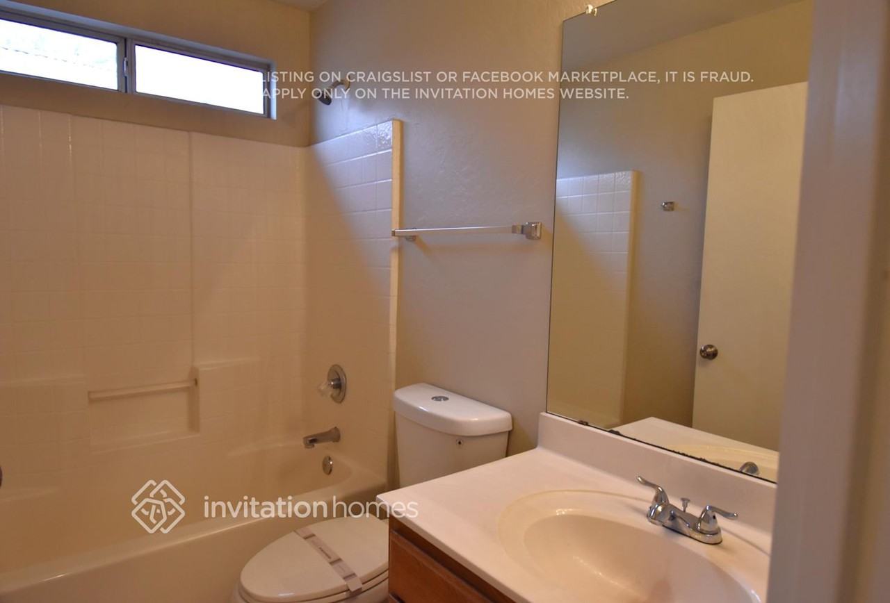 907 E Morelos St - Photo 7 of 10