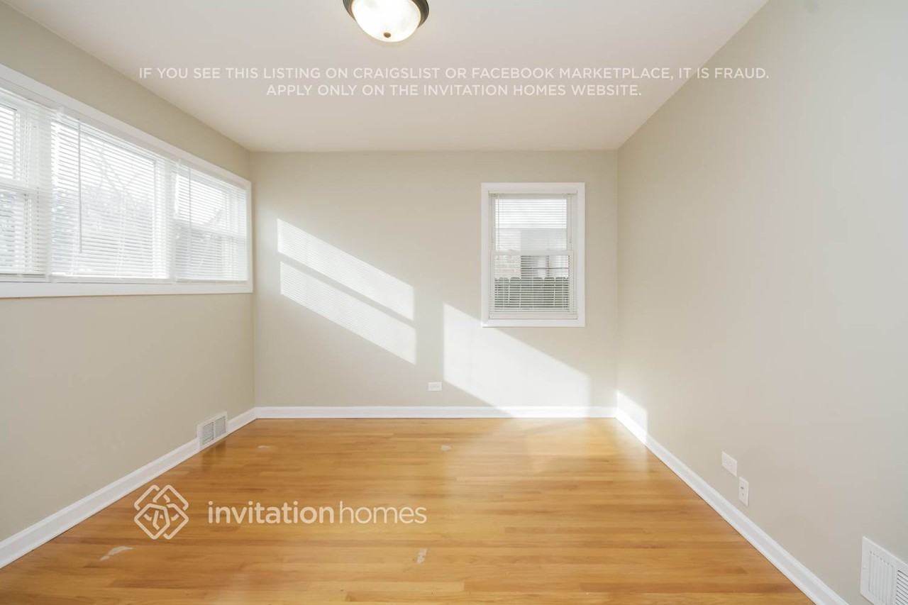 5240 Lee St - Photo 6 of 19