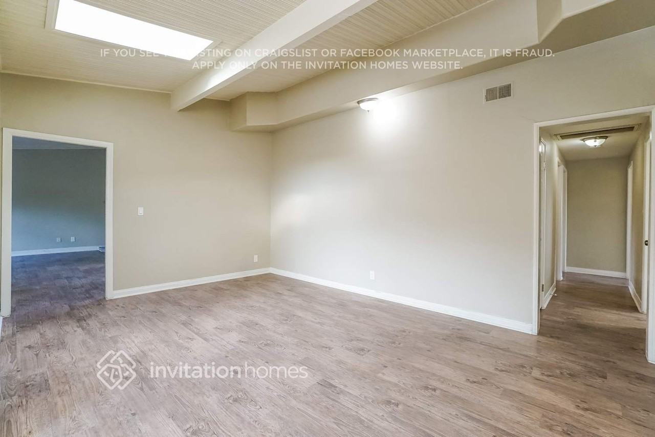 10831 Balboa Blvd - Photo 3 of 17